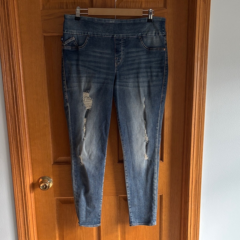 Rock & Republic Dark Blue Distressed Skinny Jeans